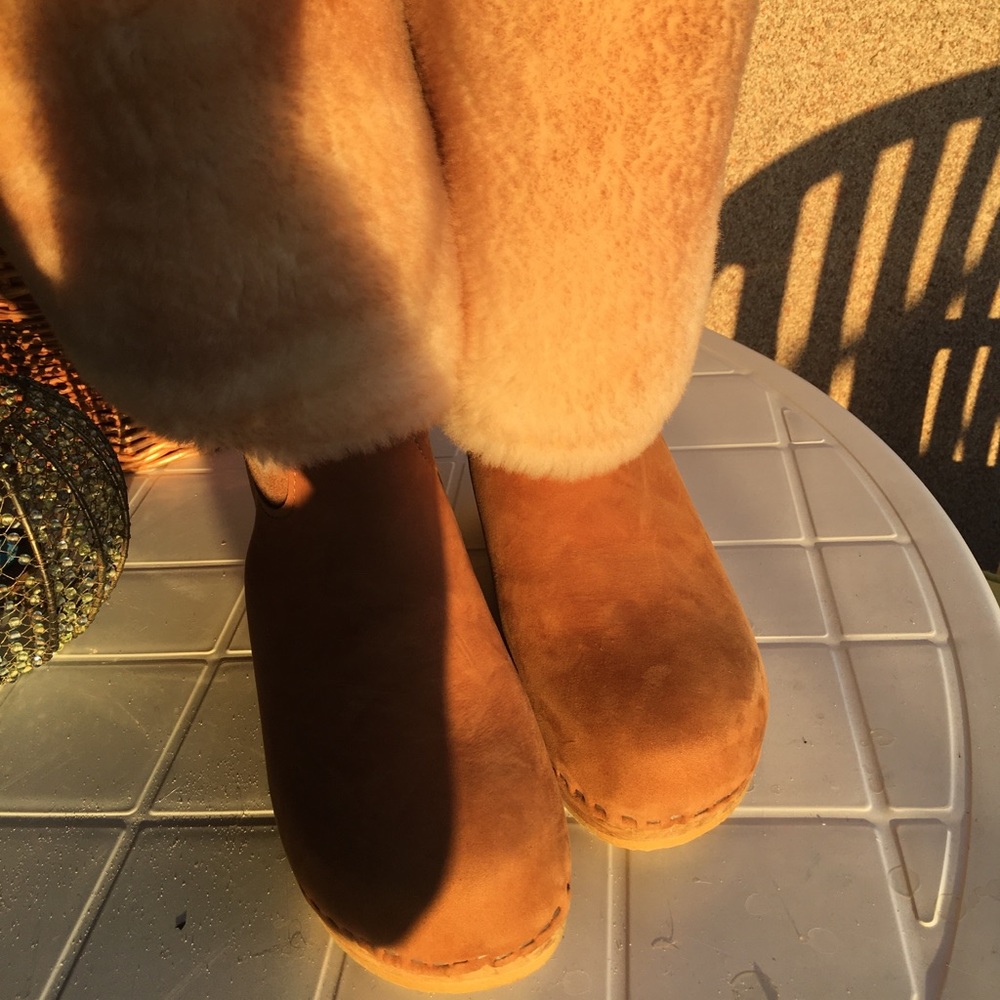 Shearling long clog boots brown leather.